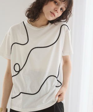 コード刺繍デザインTシャツ