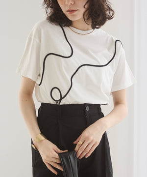 コード刺繍デザインTシャツ