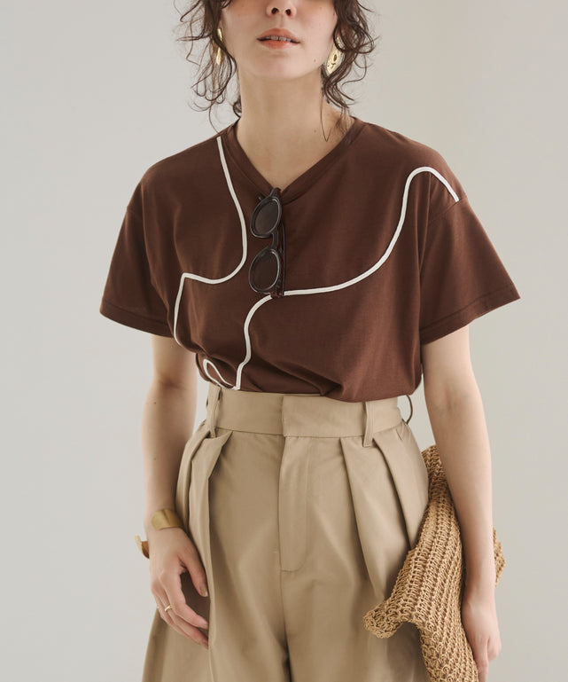 コード刺繍デザインTシャツ