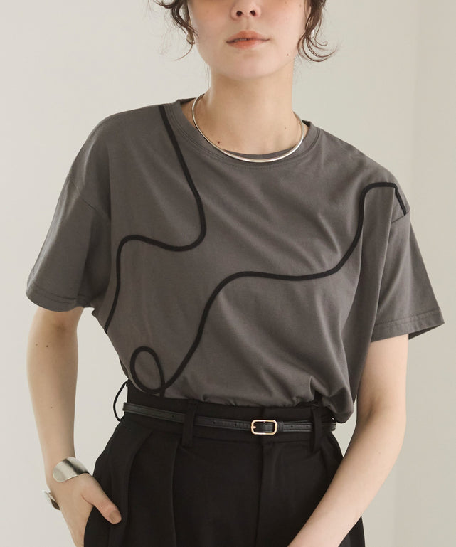 コード刺繍デザインTシャツ