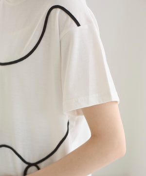 コード刺繍デザインTシャツ