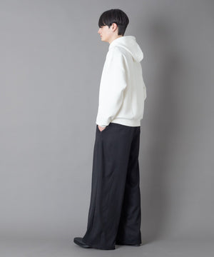 ホワイト モデル：180㎝　L着用