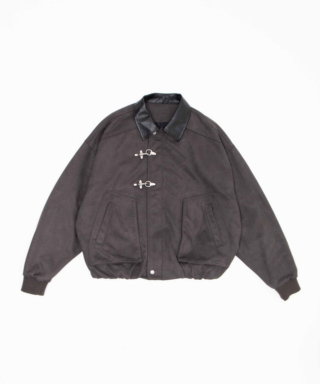 グレー