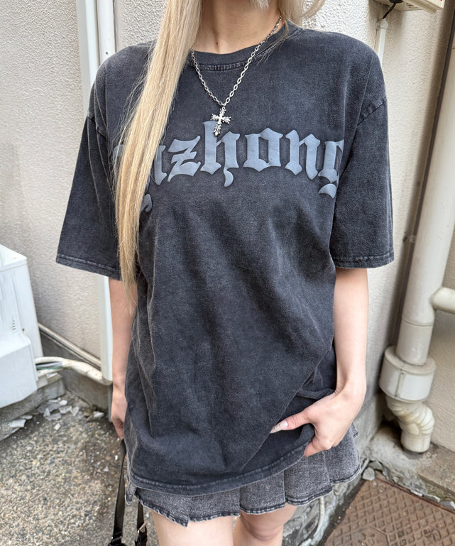フェード発泡ロゴTシャツ/柄1 モデル：168cm F着用