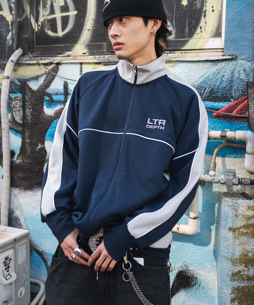 ネイビー　モデル:180cm L着用