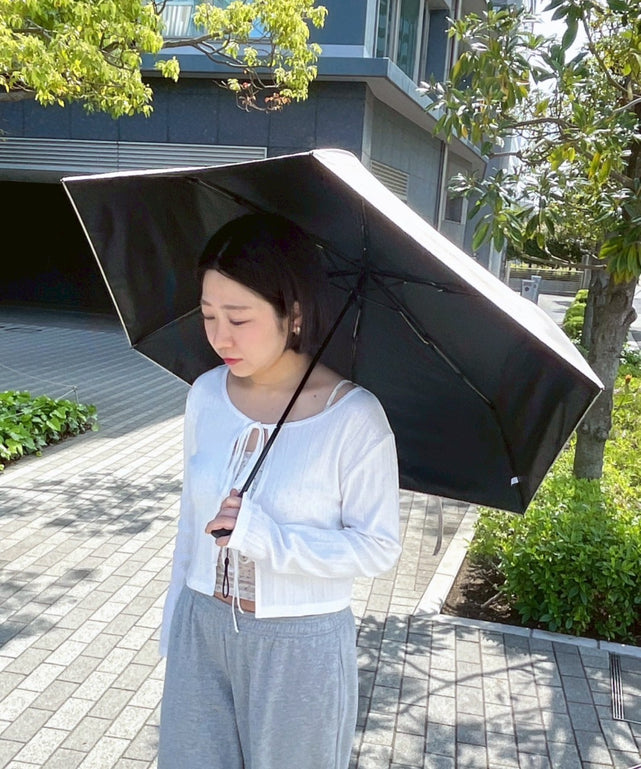 オフホワイト