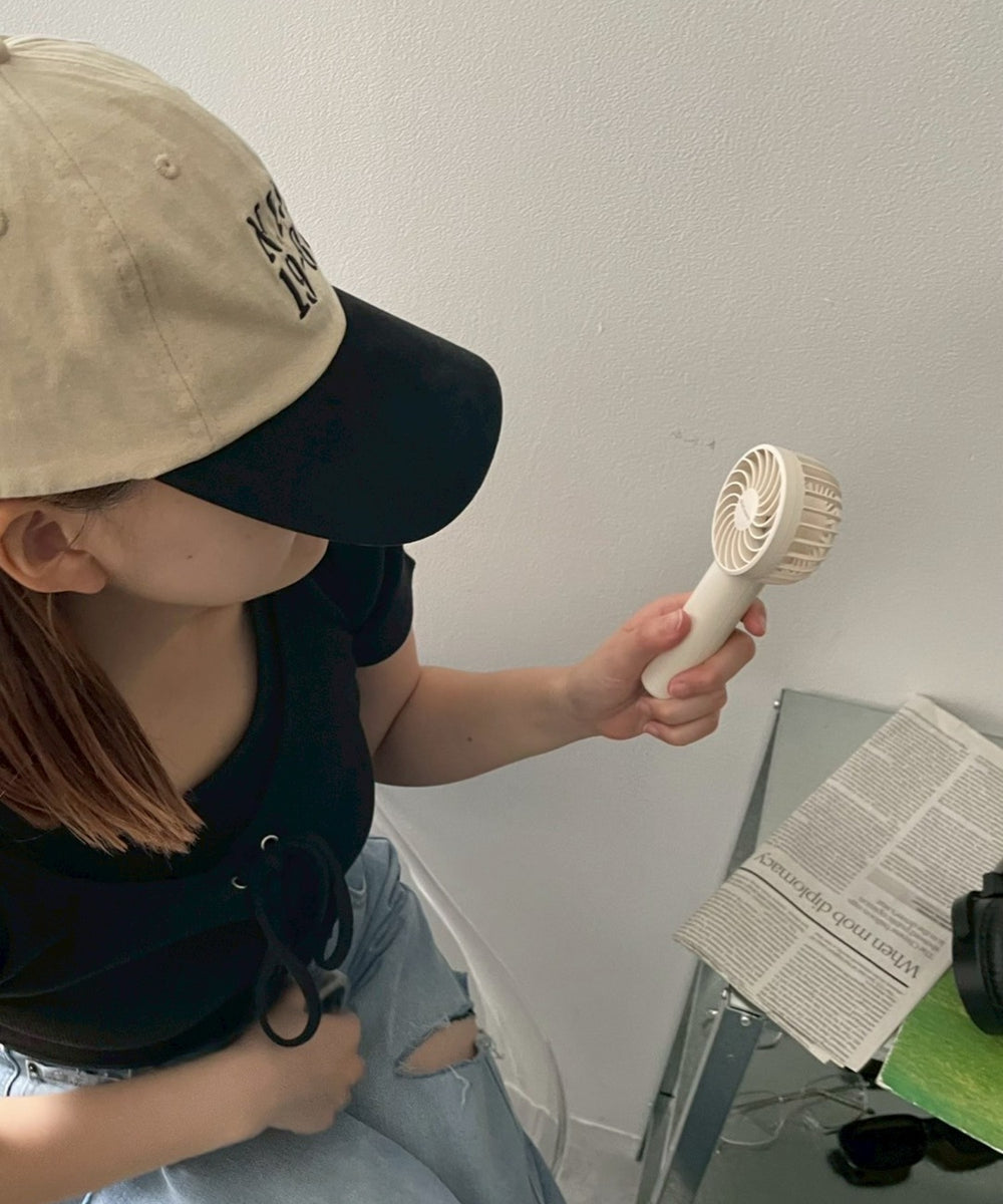 オフホワイト