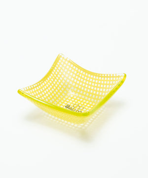 イエロー