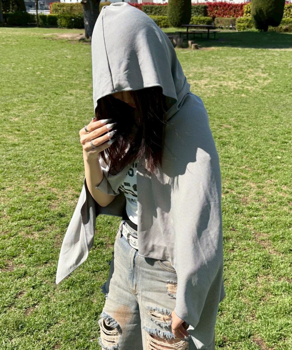 グレー