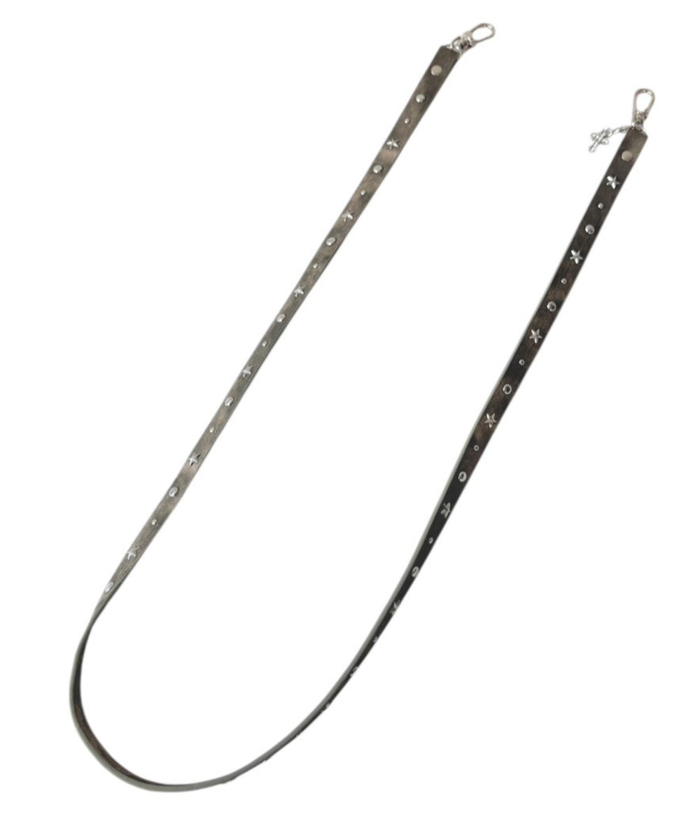 カーキ