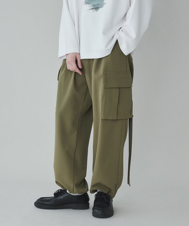 カーキ モデル：180cm L着用