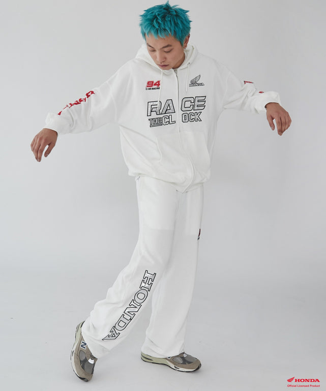 ホワイト 　モデル:178cm L着用