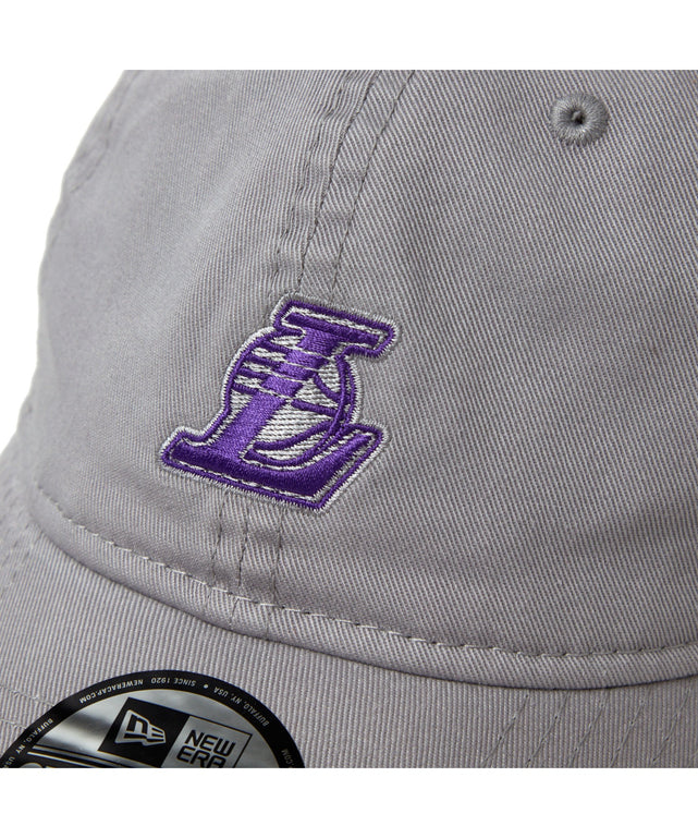 グレー