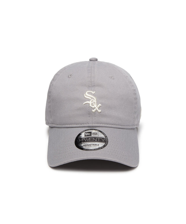 グレー