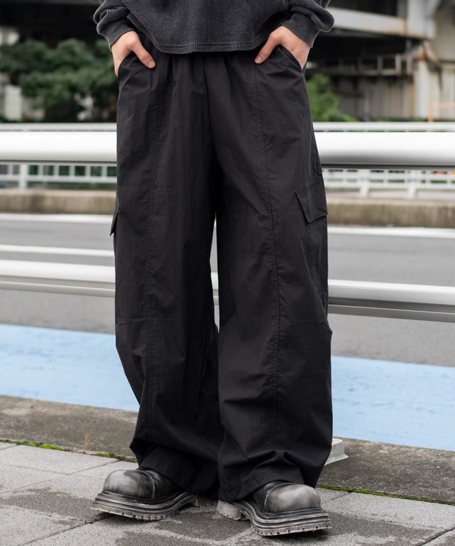テクニカルカーゴカーブパンツ/ブラック モデル：182cm L着用