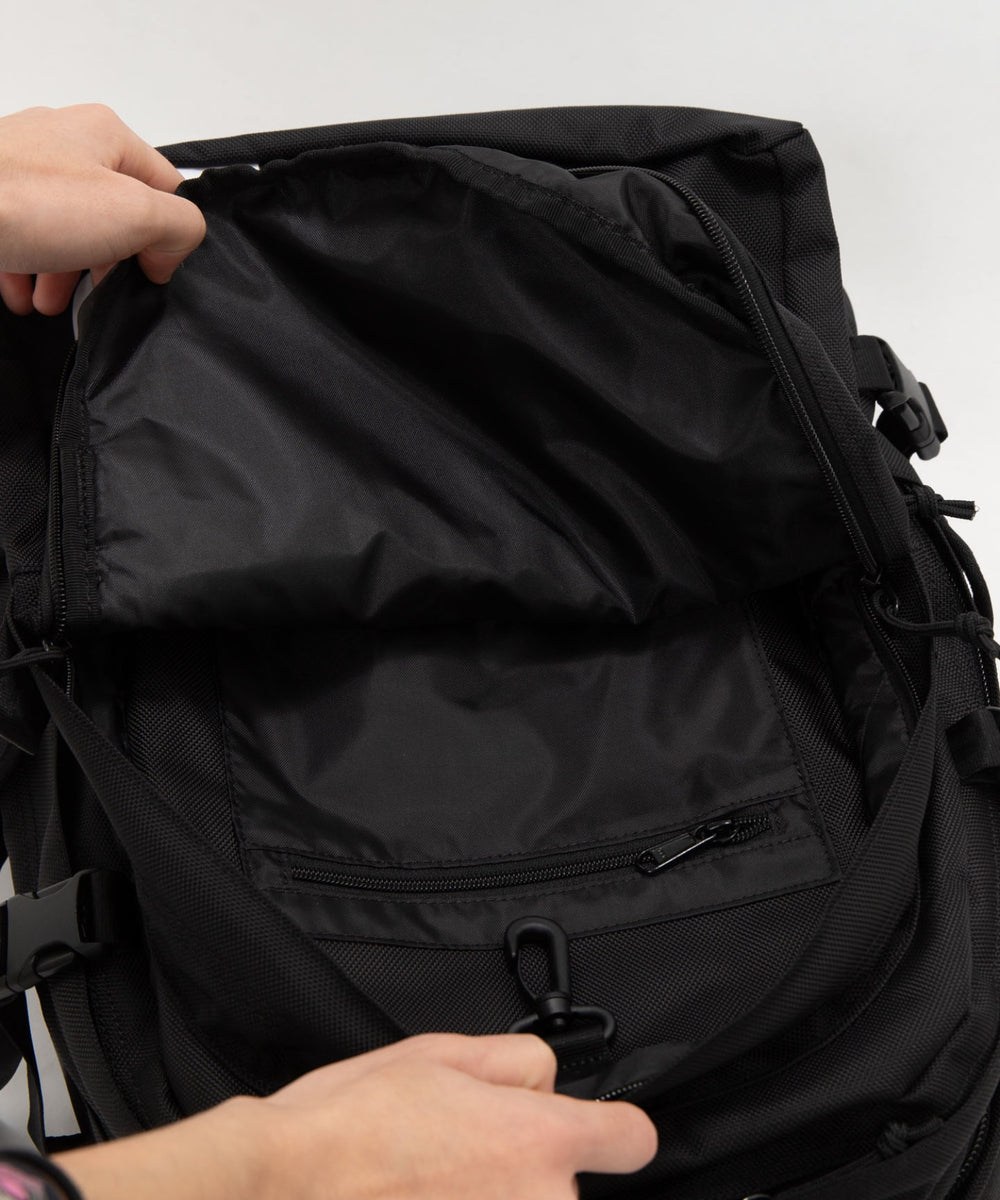 NEWERA　CARRIER　PACK　251