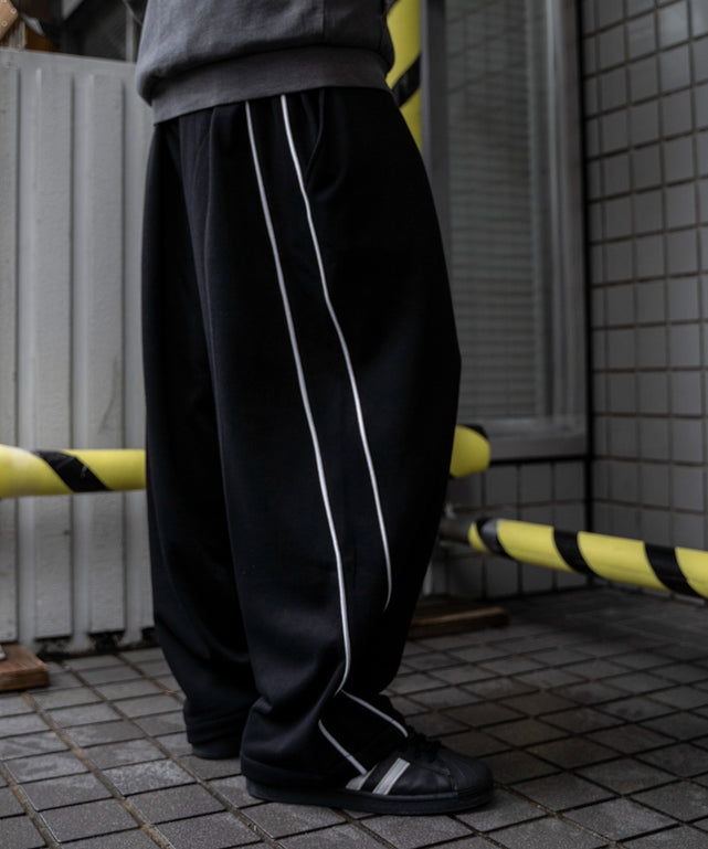 バレルレッグスウェットパンツ/ブラック モデル：178cm L着用