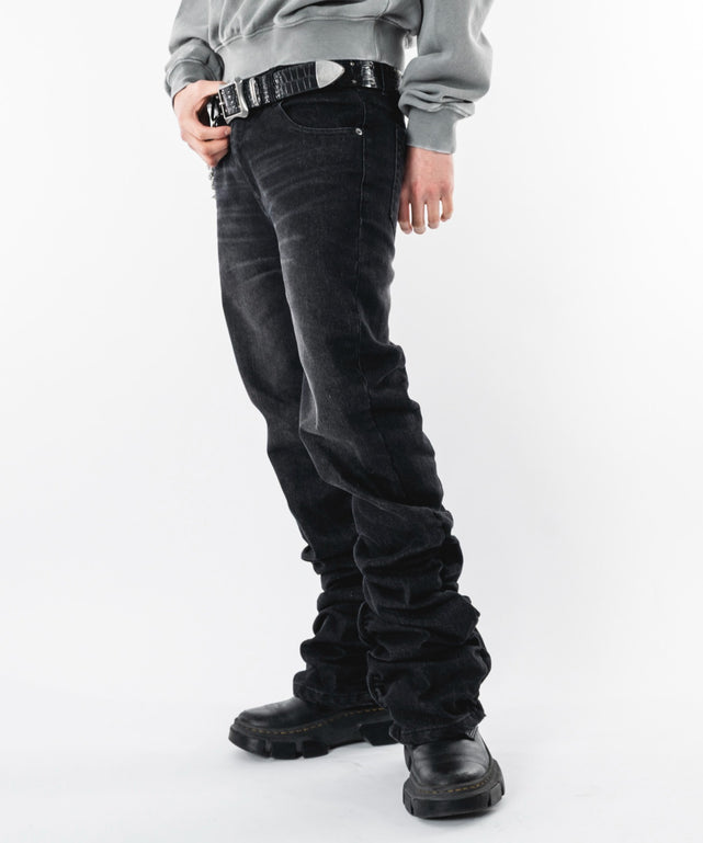 シャーリングフレアデニムスキニーパンツ/デニムブラックソノタ モデル：180cm L着用