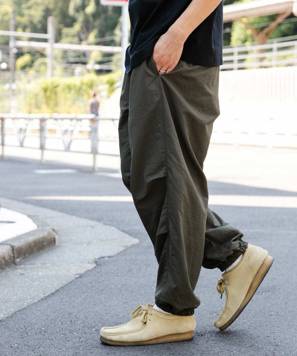 カーキ モデル：178cm L着用