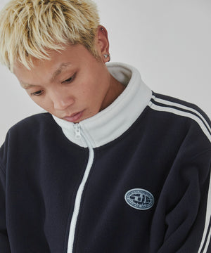 ネイビー モデル：178cm L着用