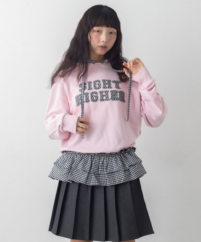 チェックロゴプルオーバー/ピンク モデル：166㎝ F着用