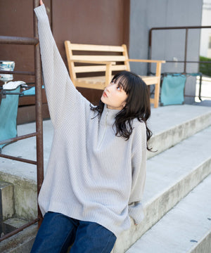 Lグレー　モデル:165cm L着用