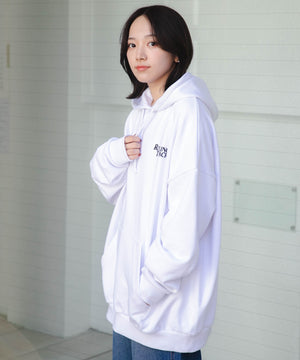 ホワイト モデル：157cm L着用