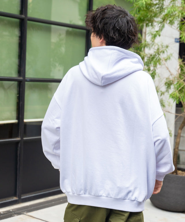 ホワイト モデル：175cm L着用