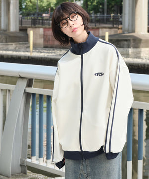 オフホワイト モデル：160cm L着用