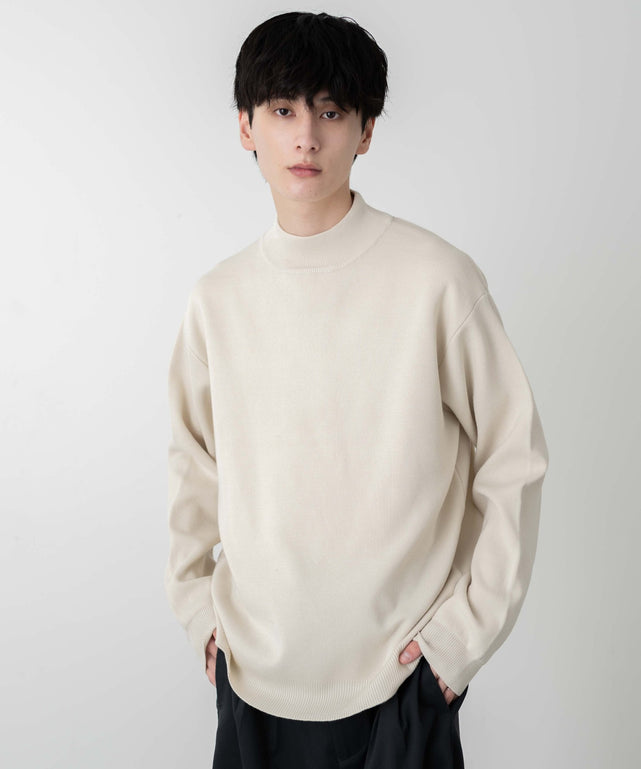 ホワイト  モデル:177cm L着用