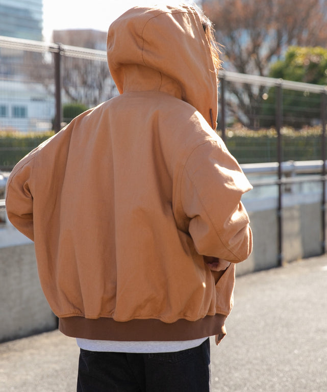 ブラウン モデル：174cm L着用