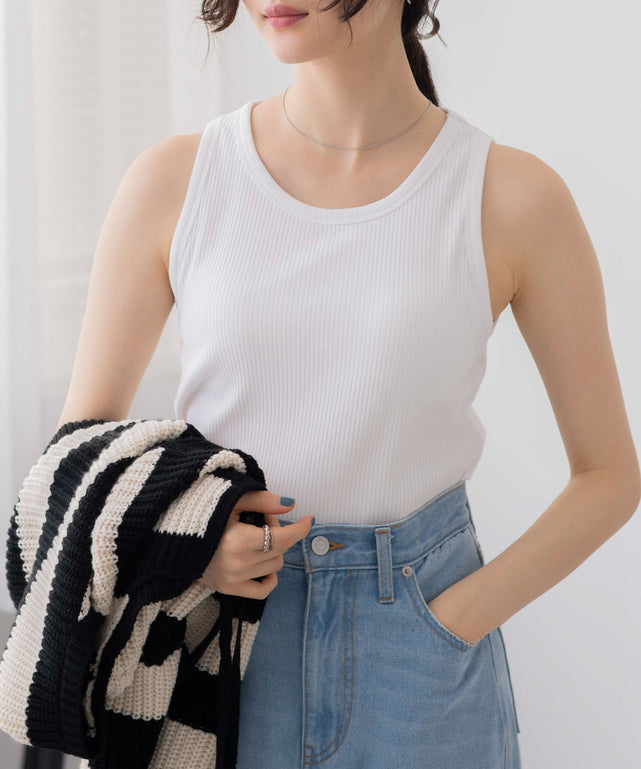 ホワイト　モデル:163cm M着用