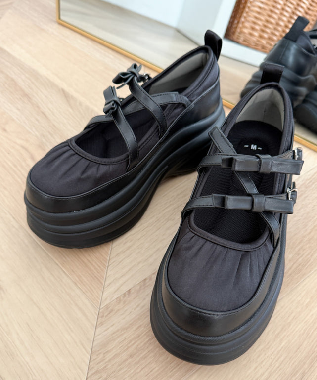 ブラック
