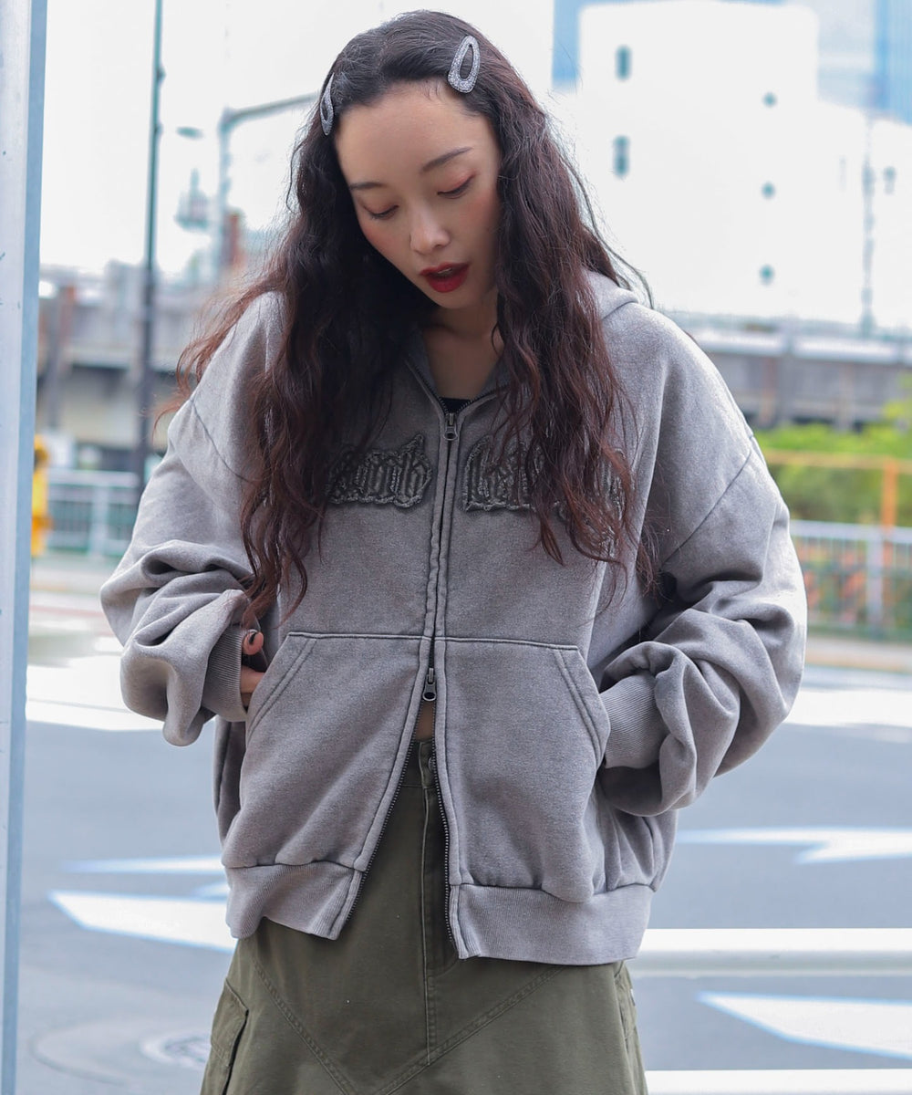 グレー　モデル：161cm L着用