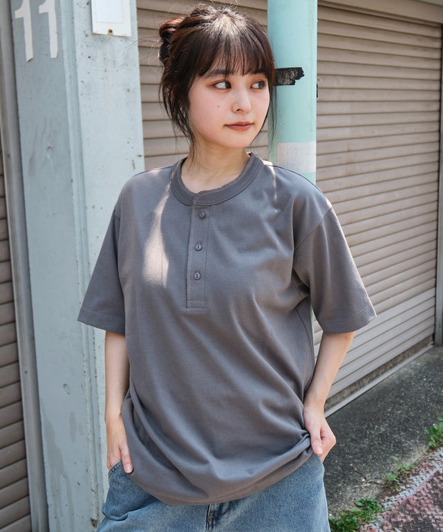 リラックスフィットヘンリーネックT（SS）/柄1　モデル：160㎝　M着用