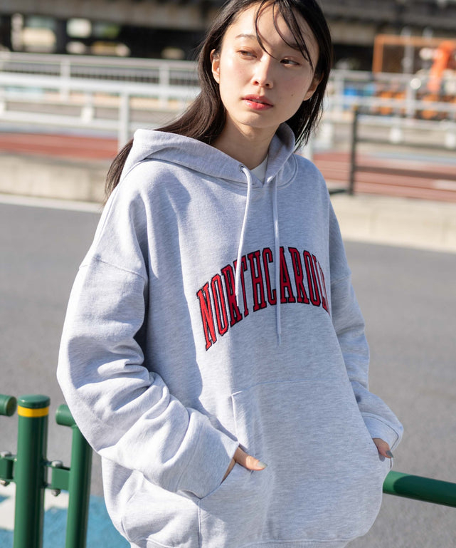ワッペンロゴパーカー/アッシュグレー　モデル:161cm L着用