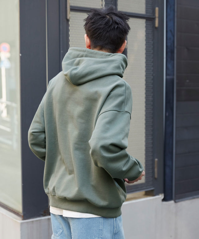 カーキ　モデル:180cm L着用