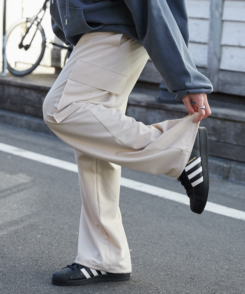 Lベージュ モデル：180cm L着用