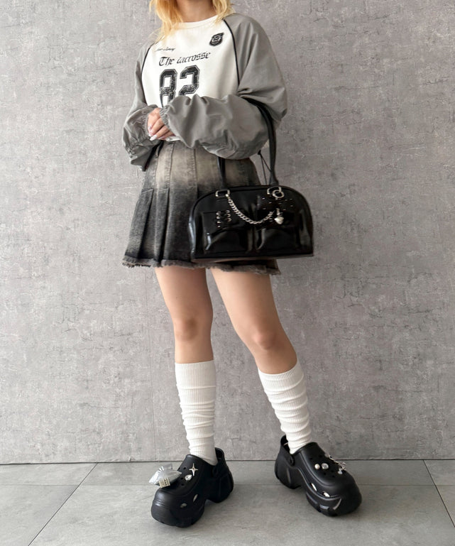 ブラック