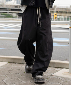 ブラック モデル：182cm L着用