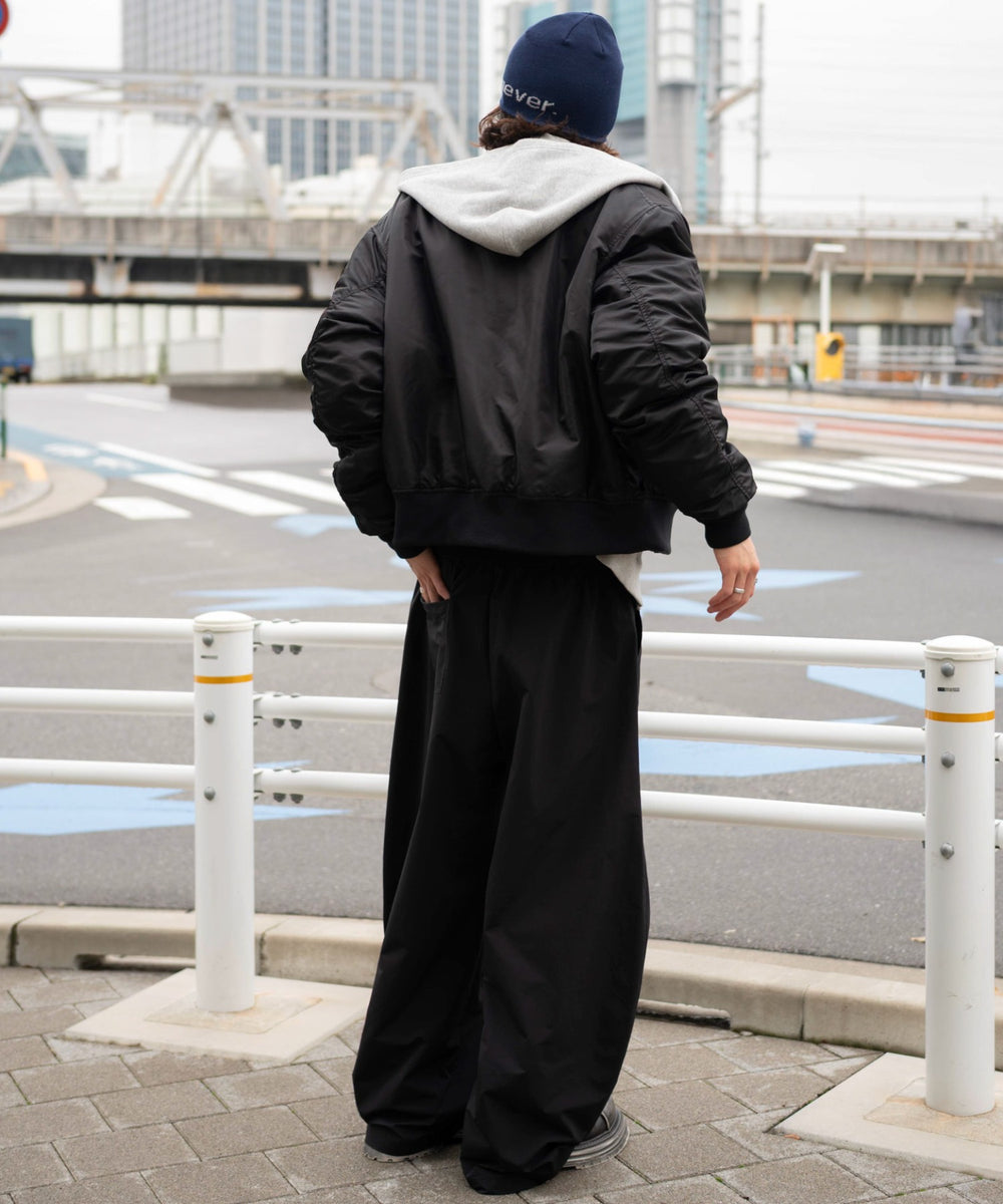 ブラック モデル：182cm L着用