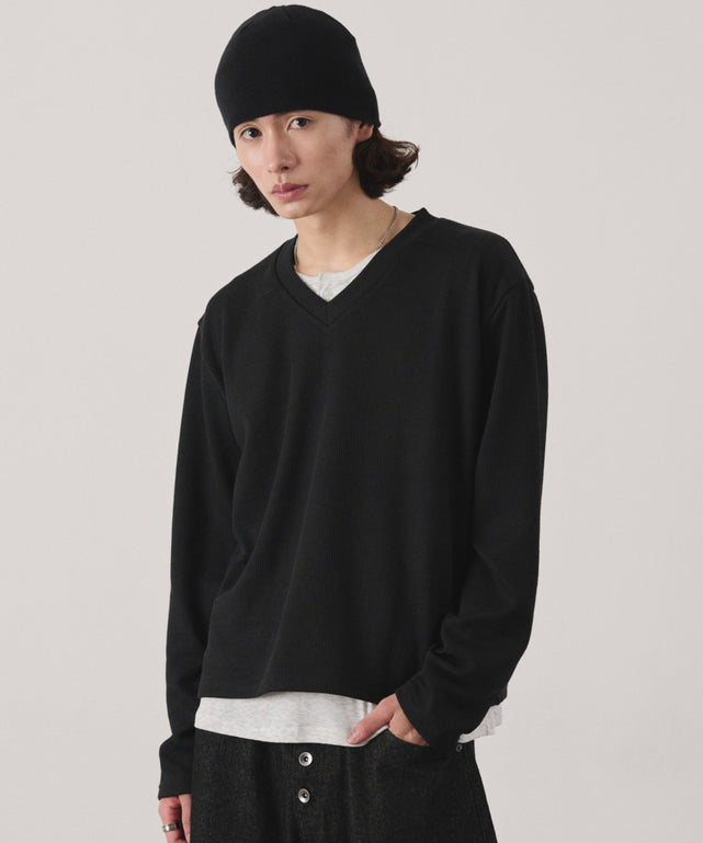 ヘンリーレイヤードVネックニット/ブラック モデル：182cm L着用