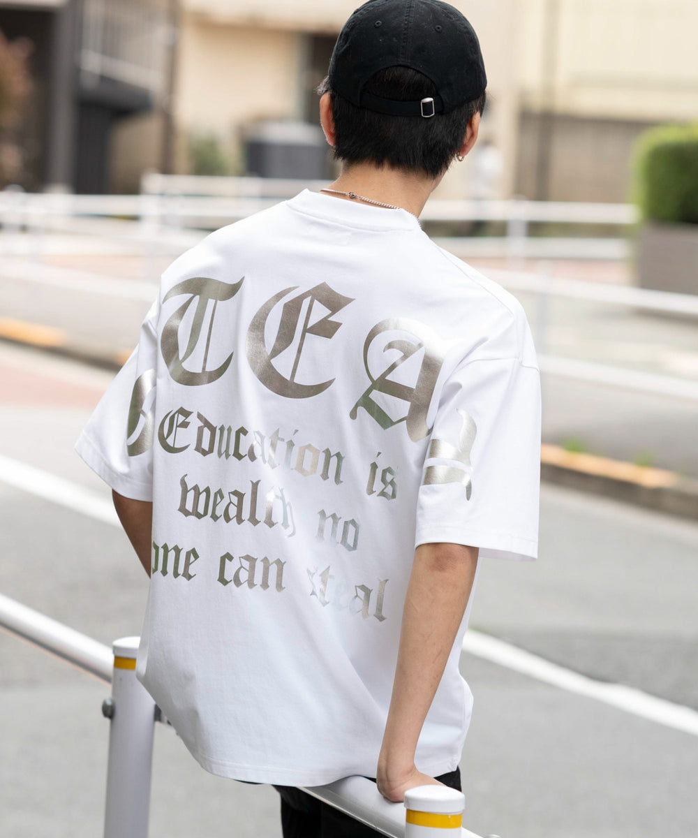 ホワイト モデル：180cm L着用