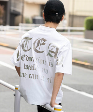 ホワイト モデル：180cm L着用
