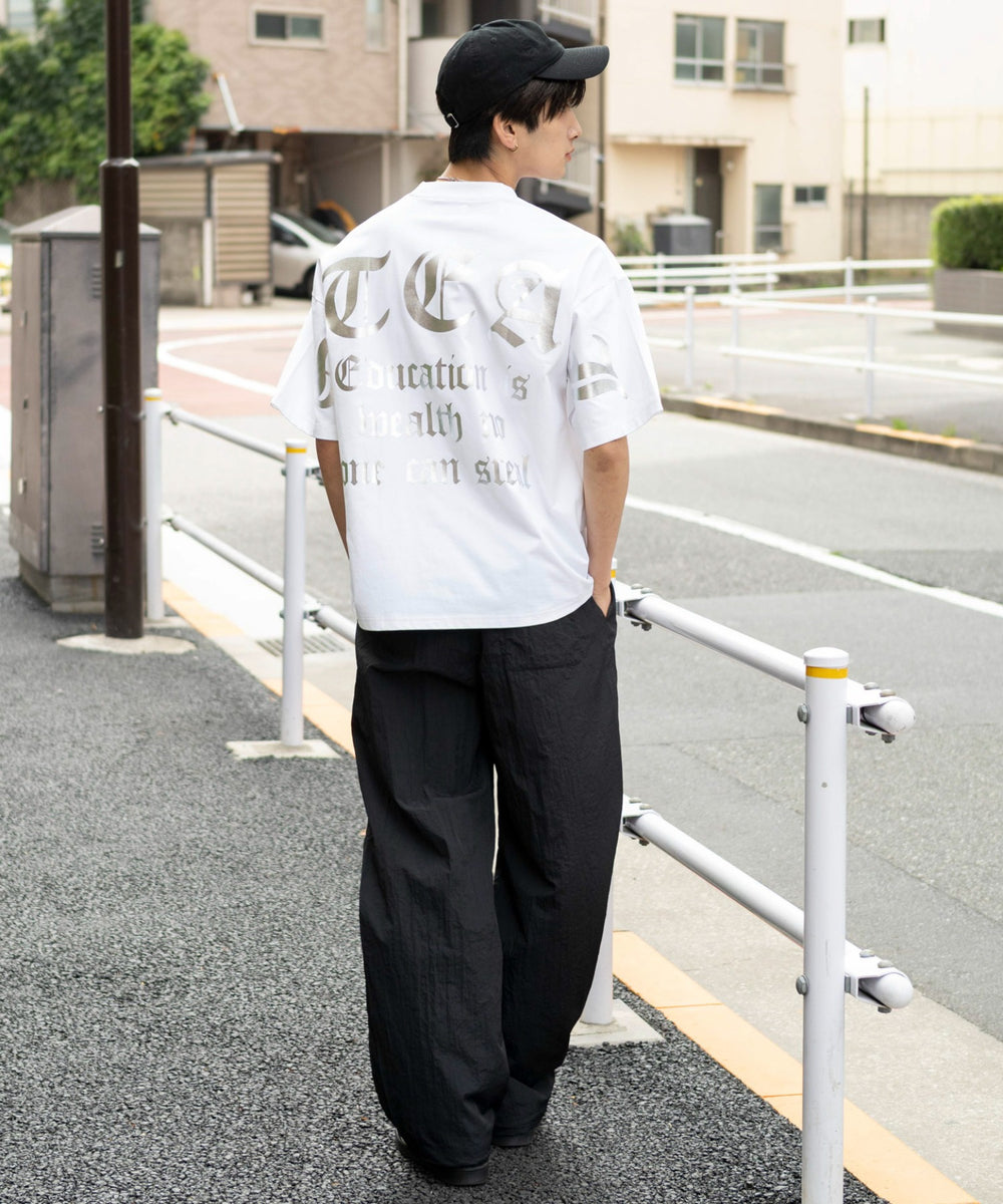 ホワイト モデル：180cm L着用