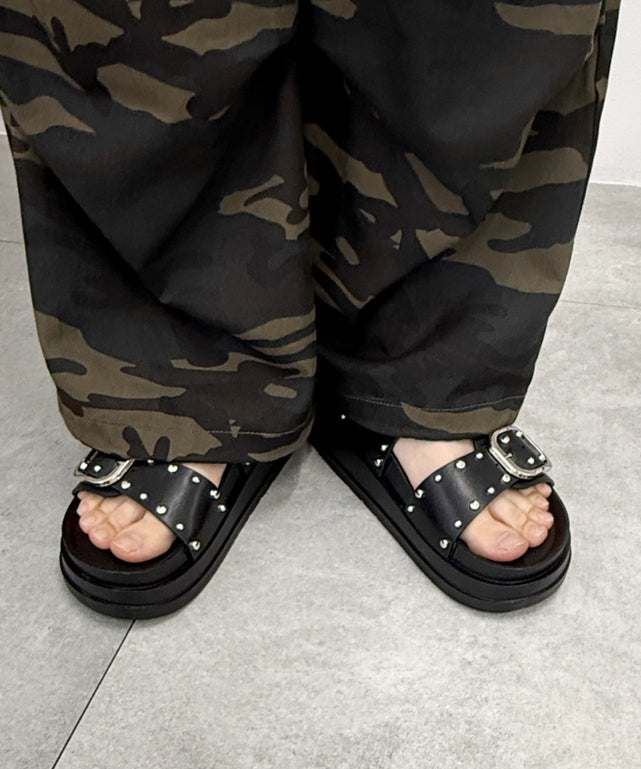 ブラック