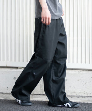 ブラック モデル：182cm L着用