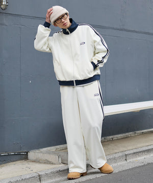 オフホワイト モデル：181cm L着用