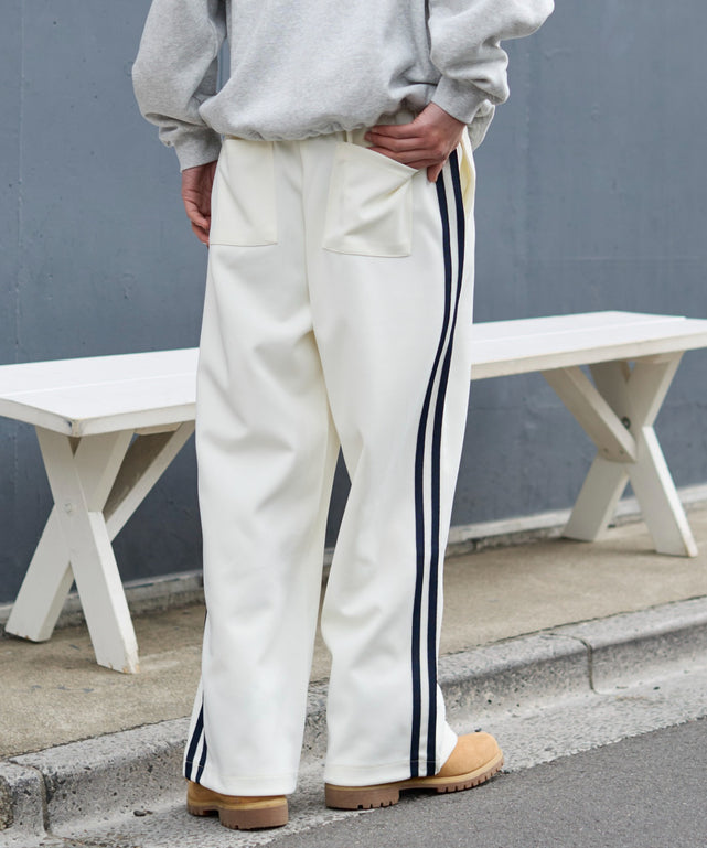 オフホワイト モデル：181cm L着用