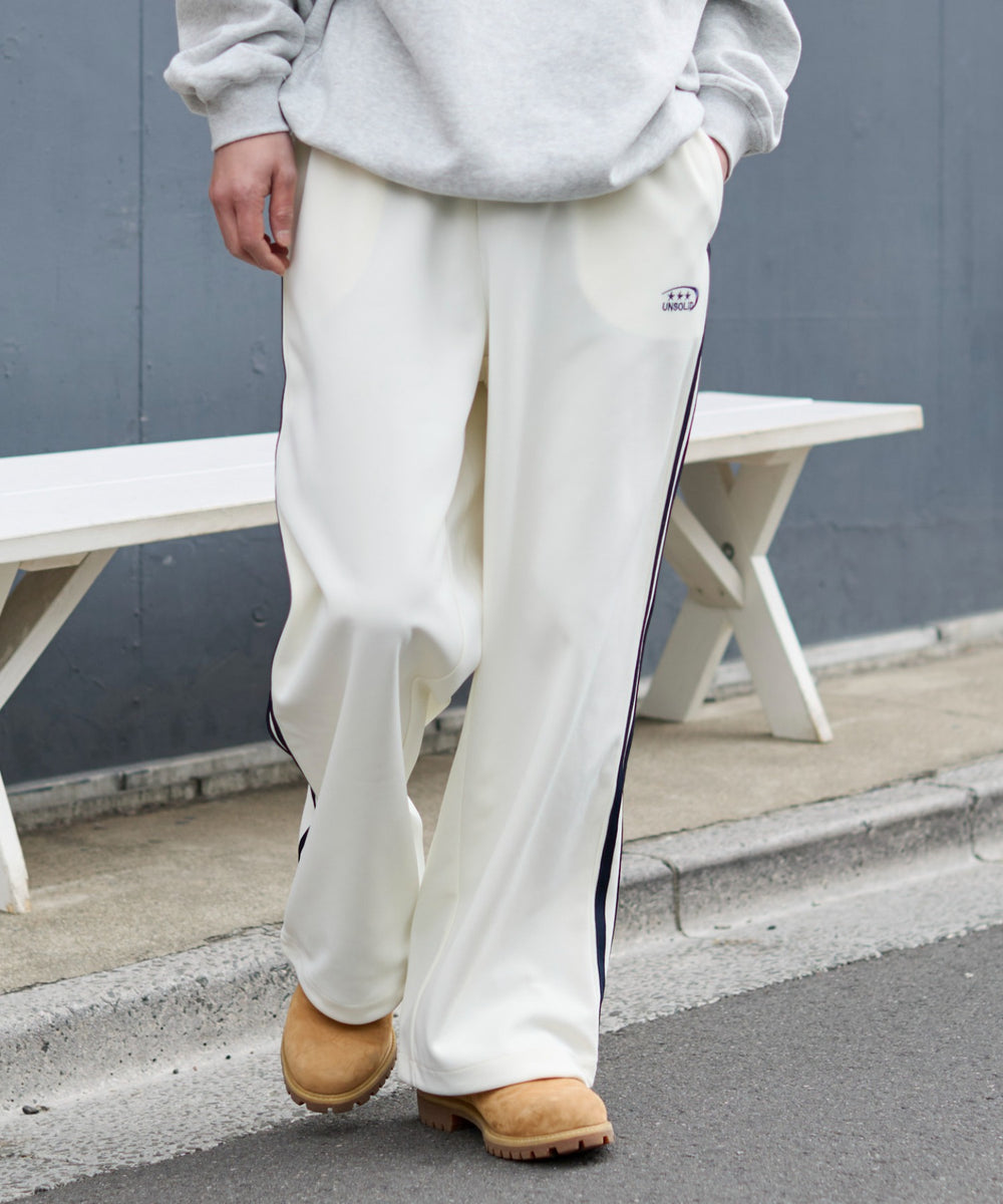 オフホワイト モデル：181cm L着用